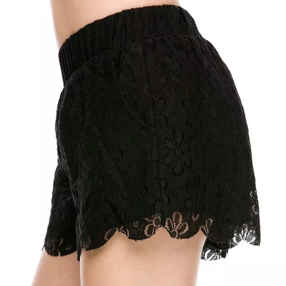 Pretty Black Floral Chochet pull on Hippie Short Shorts S-L New Summer Festival - Picture 2 of 3